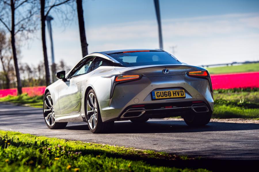  Lexus LC500h 2017 года  (UK) (фото 41 из 41)